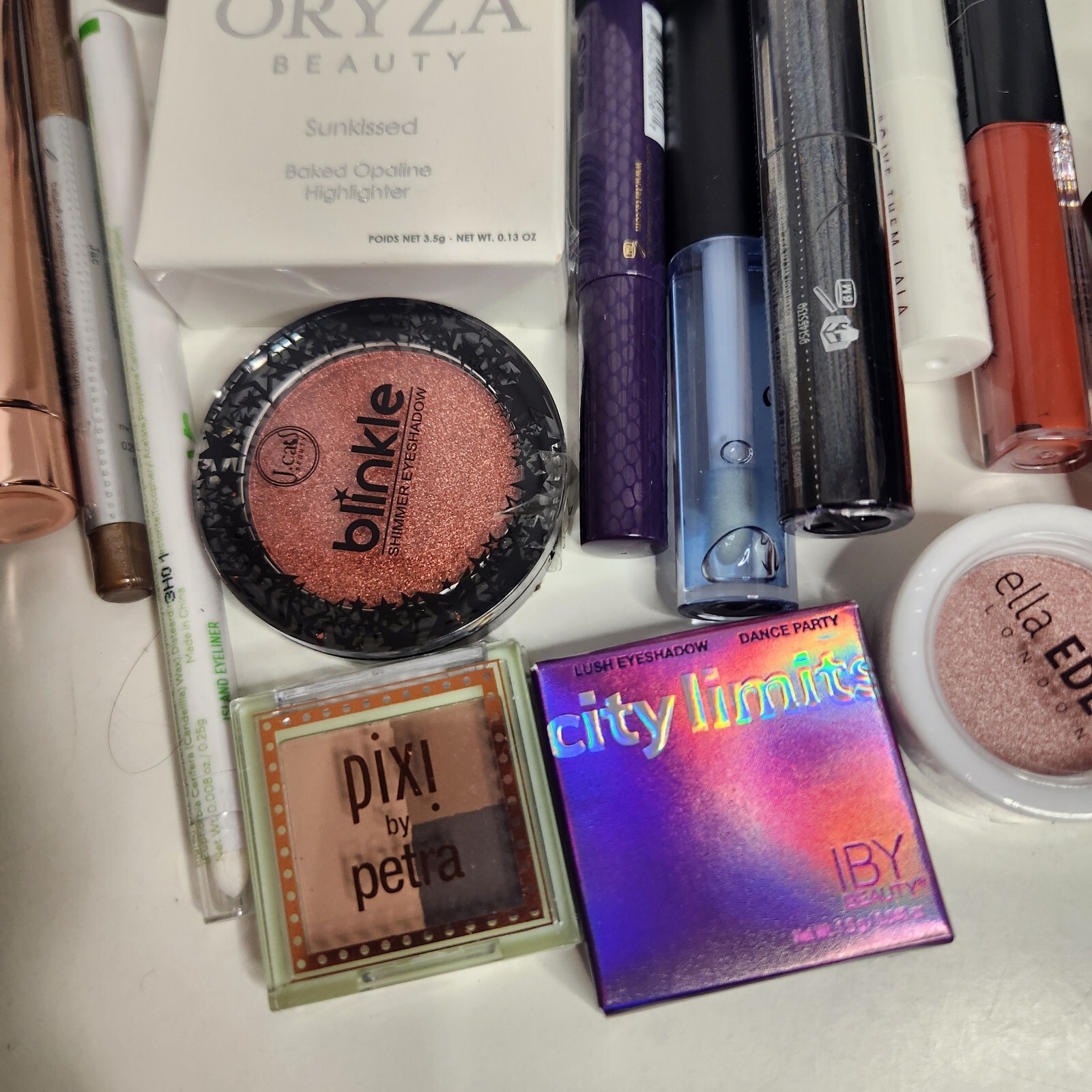Ipsy Bundle 20+ Pieces Makeup Skincare Deluxe Samples Bags