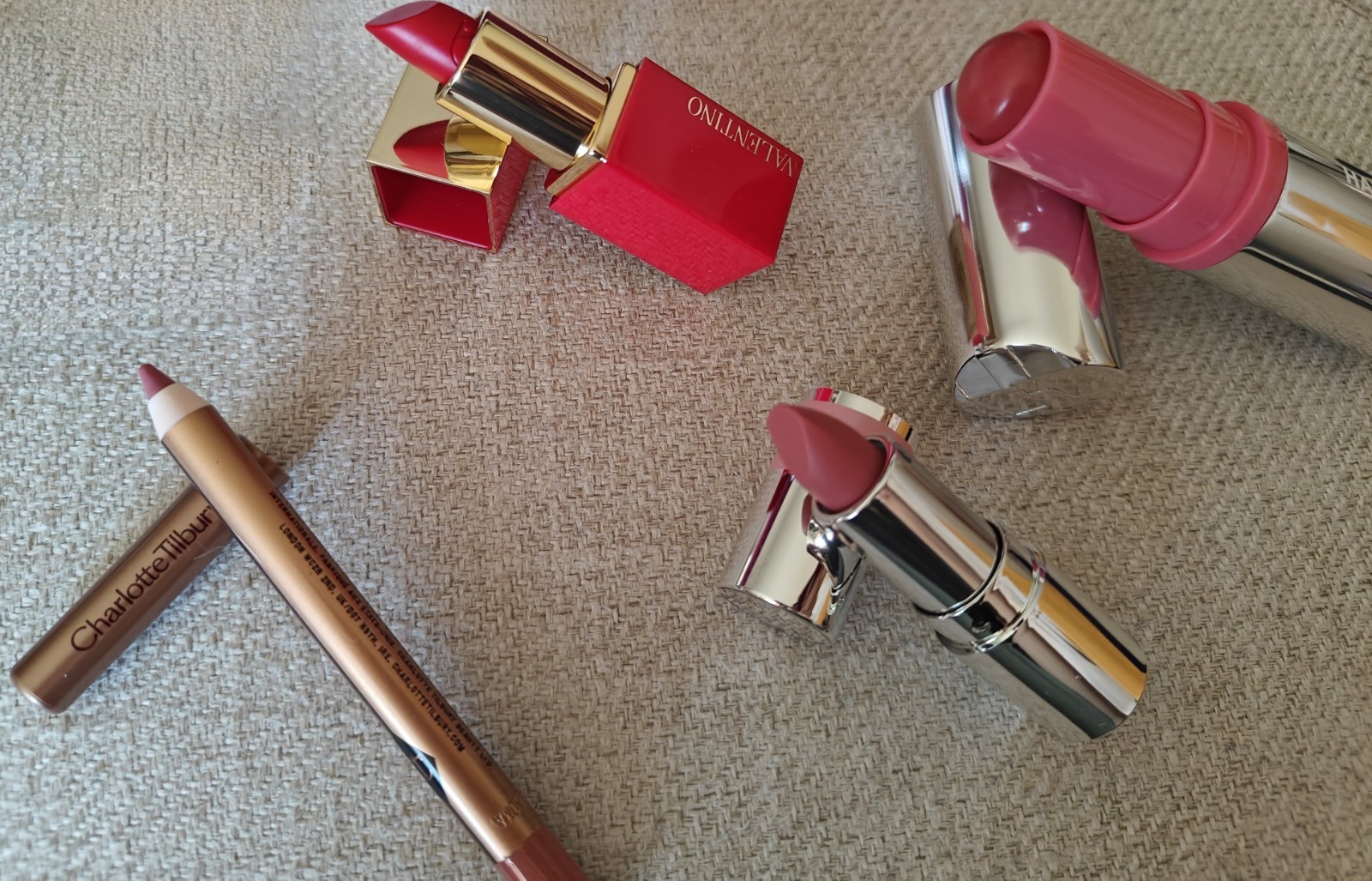 Beauty Bundle Feat: bareMinerals, Wander, Ysl, Valentino, Haus, C. Tilbury, UrbD