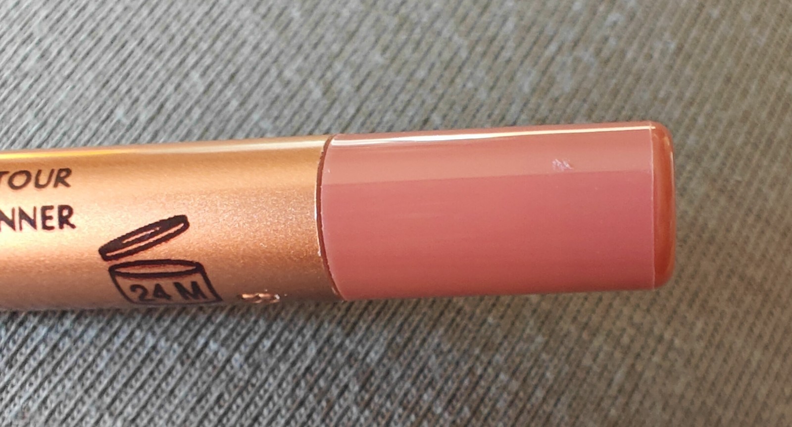 Beauty Bundle Feat: bareMinerals, Wander, Ysl, Valentino, Haus, C. Tilbury, UrbD