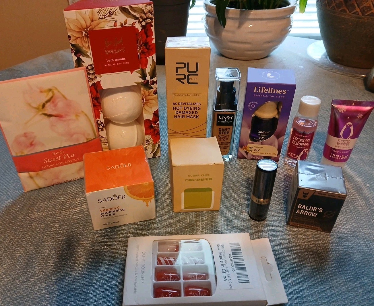 14Pc Beauty Bundle: Red Lips Nails, Buff Face, Hair Care, Vit C, Bath, Cube/New!