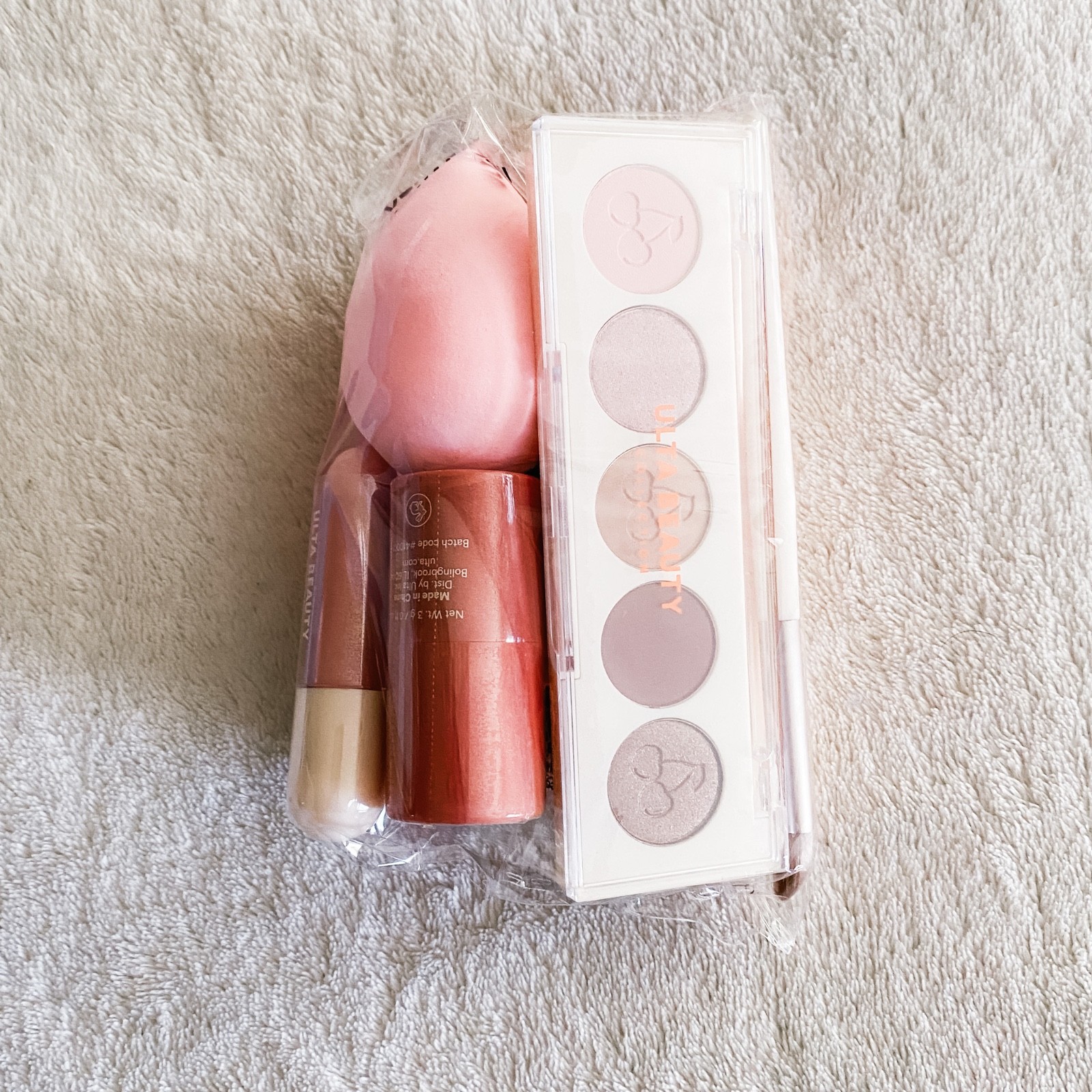 NEW Ulta Branded Gift set with full and sample size pieces + zip cosmetics bag