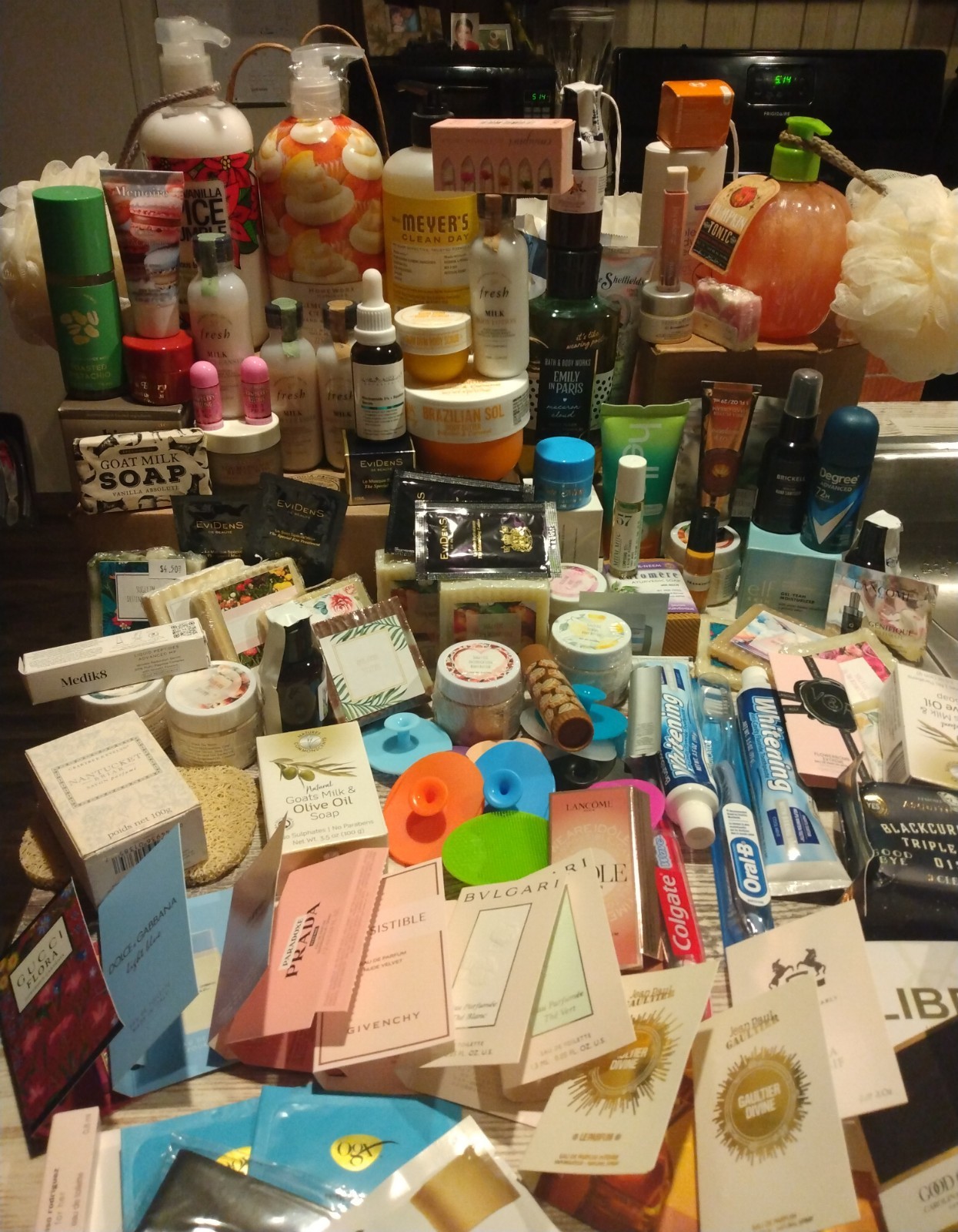 Huge 22lb New Upscale Beauty Bath Body Fragrance Skin Care Bundle-$ For Vet Care