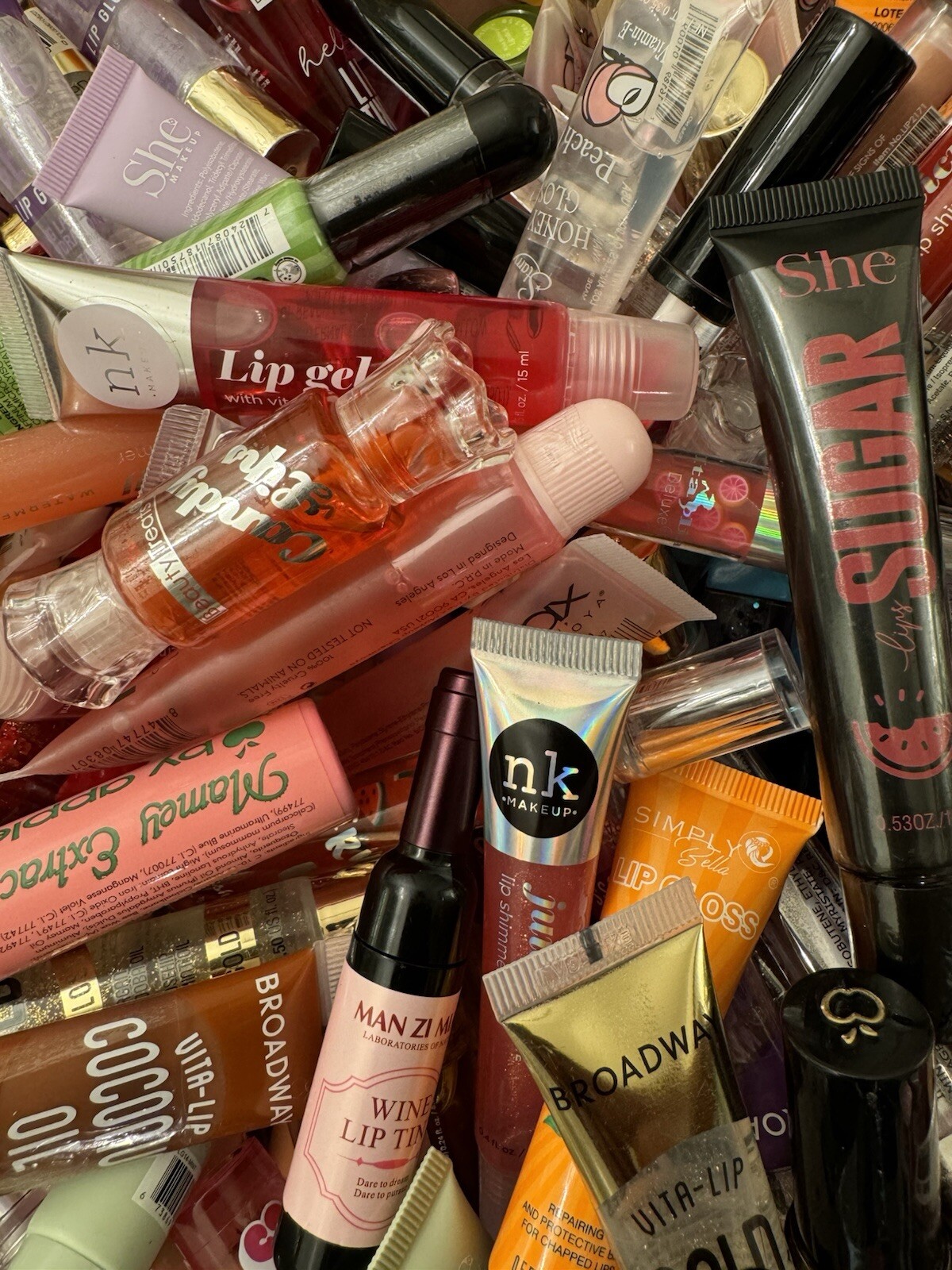 Mystery Lip Gloss Scoop, Mix Of 25 New Lipglosses w/Makeup Bag, Lip Care