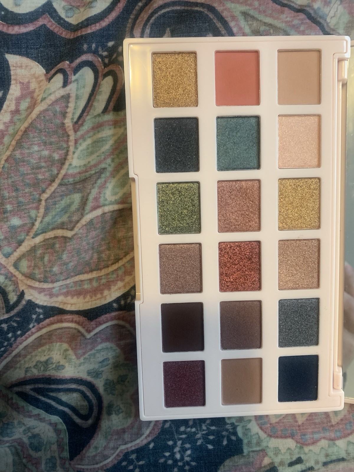 Make Up Lot (L’Oréal Paris, Cover Girl, Bobbi Brown , Colourpop, Ardell Lashes)