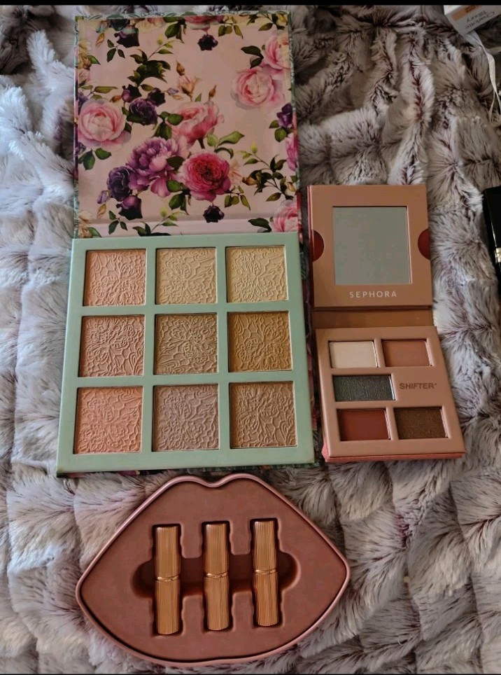 Beauty Bundle Featuring Nicole Miller, Tarte, Charlotte Tilbury and Sephora