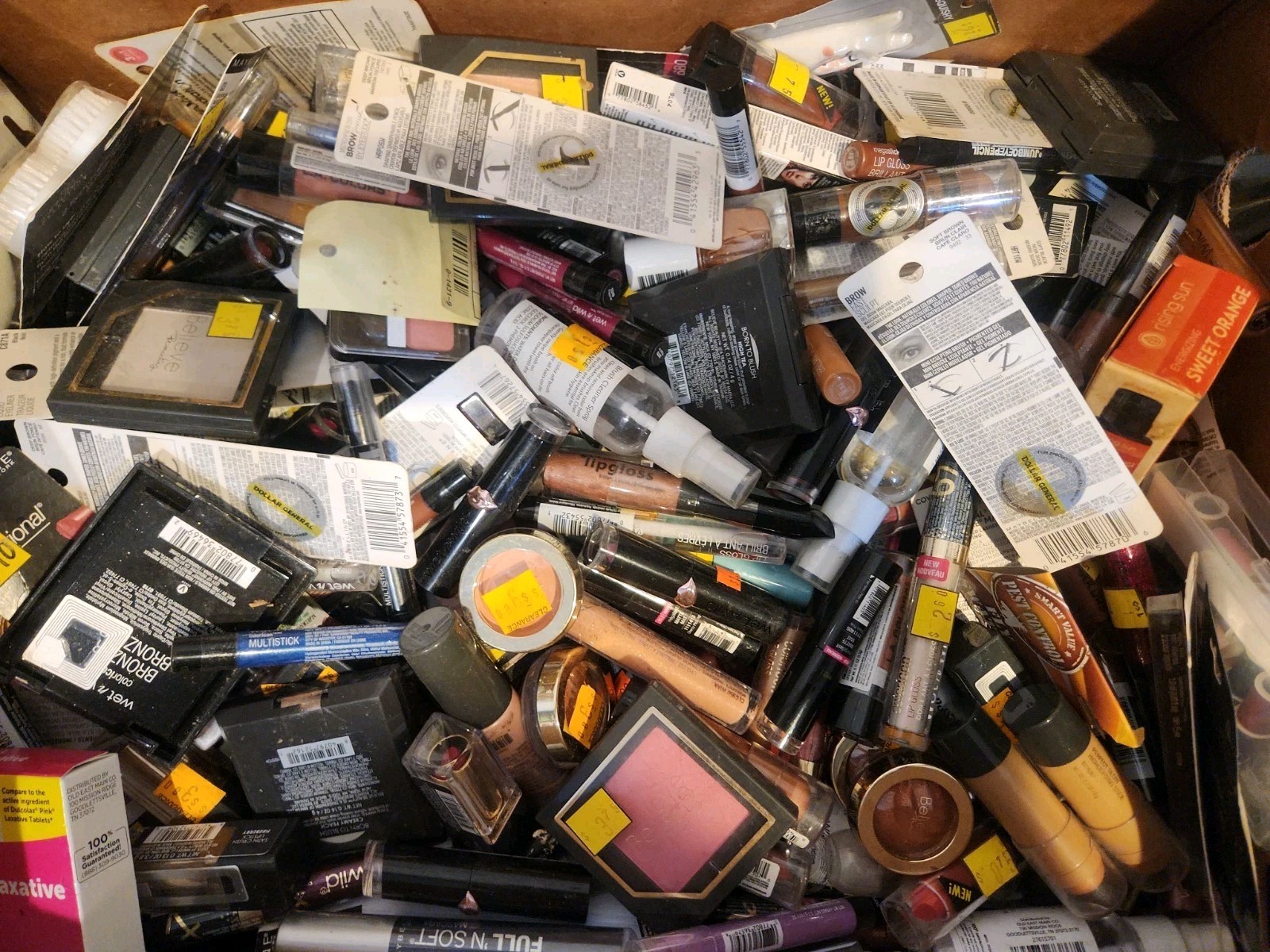 100pcs NEW Neutrogena Covergirl Make-up/HBA Beauty Cosmetic Lot Assort Bulk
