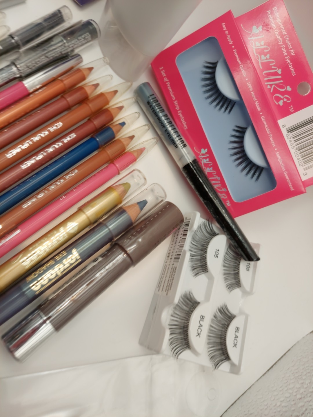 30 Piece Mixed Makeup & Personal Care Bundle – New