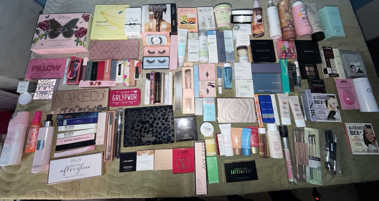 High end make up bundle. Naked, charlotte tilbury,sigma,tarte, sol de janeiro