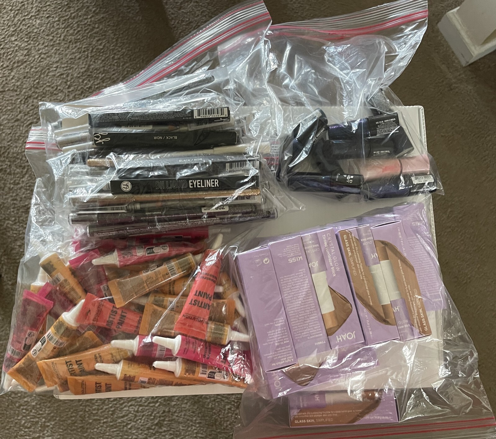 Mixed Makeup Wholesale Lot!! Revolution, BH, Joah, Revlon and More!!! 💄