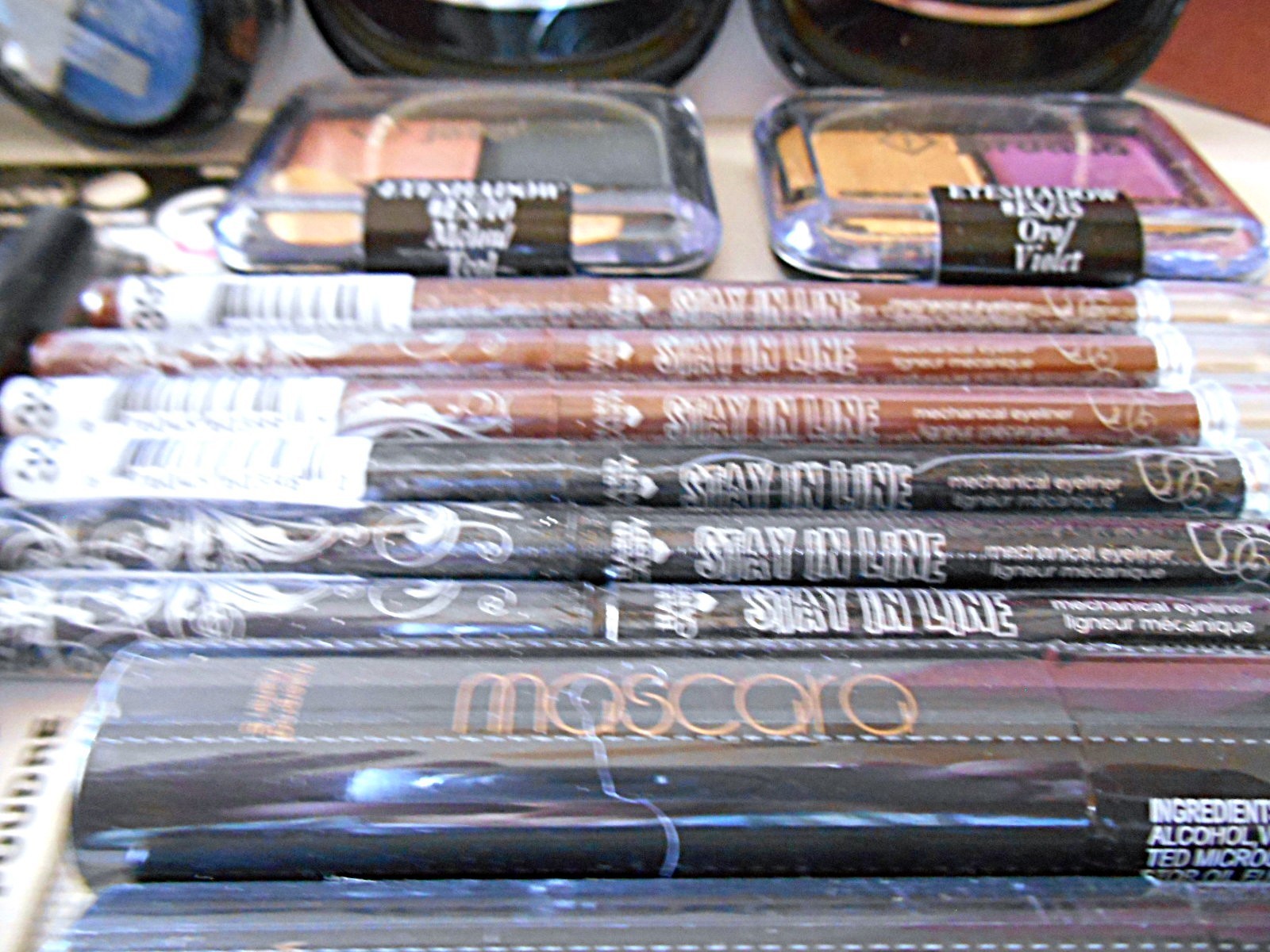 25 Full Size Piece Mixed Makeup Lot – Eyes