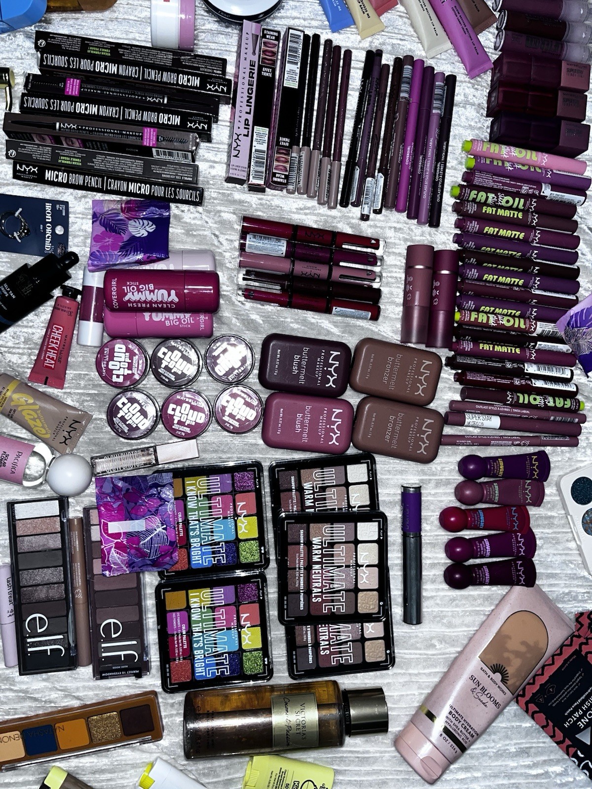 Beauty Mystery Box – 15 +5Makeup Items | Elizabeth Arden, Revlon, Almay & More