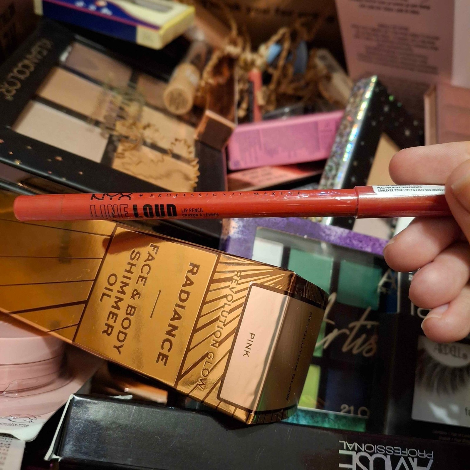 25+ Piece Makeup Mystery Box – Revolution, Covergirl, Amuse & More – New