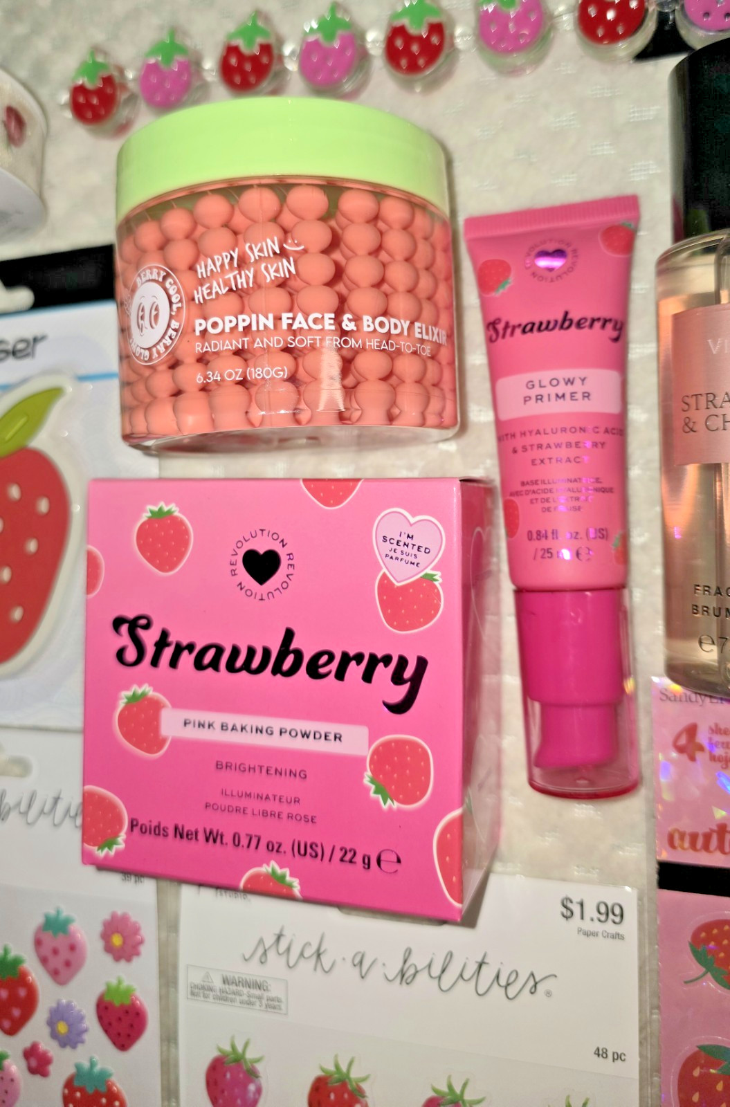 Strawberry Lovers 🍓 HUGE NEW GIFT LOT 30 Pcs Lip Gloss Balm Setting Powder