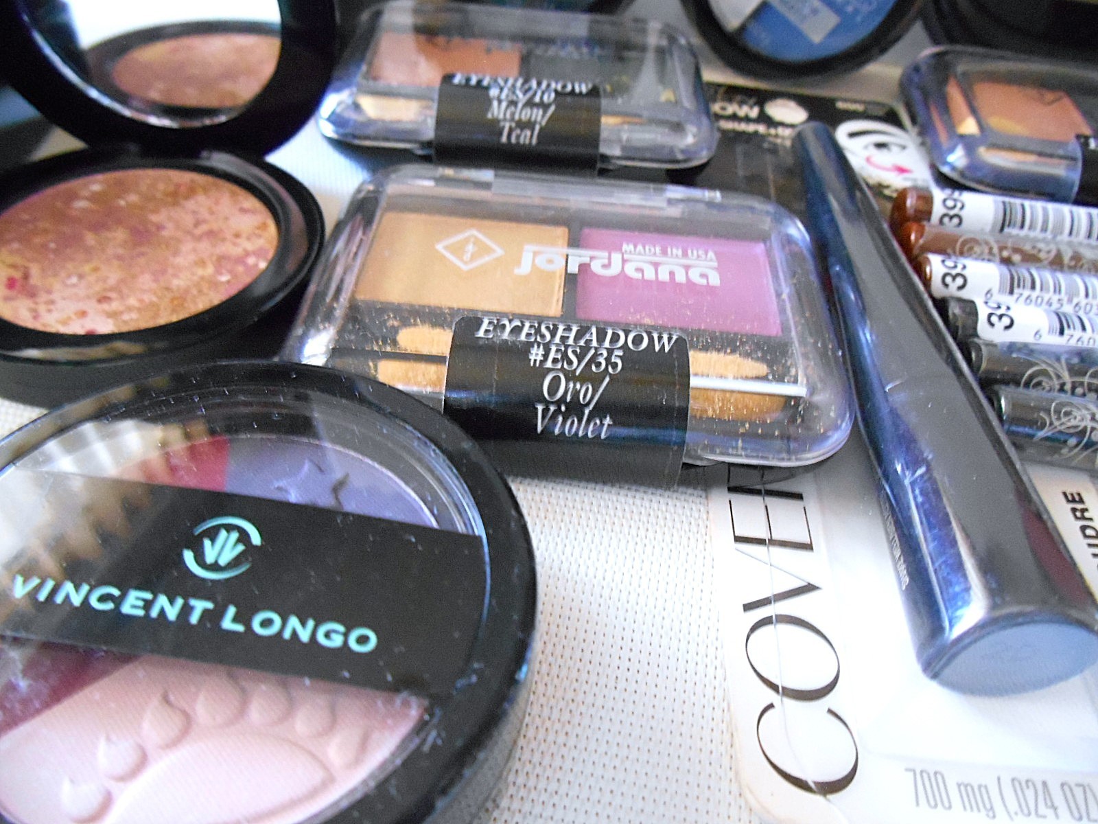 25 Full Size Piece Mixed Makeup Lot – Eyes