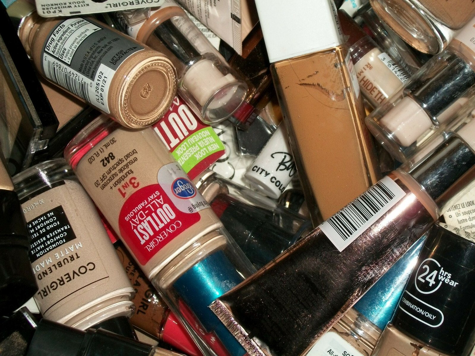 50 Piece Damaged Mixed Makeup Lot – All Shades – Fair to Deep
