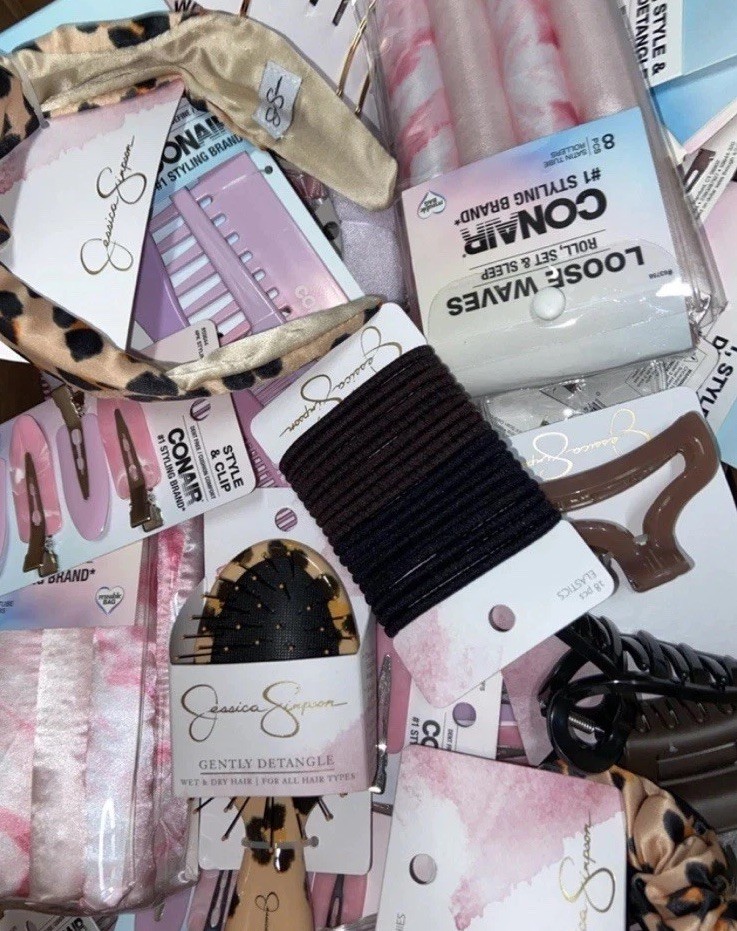 (25 Pcs) Beauty Makeup & Hair Accessories Mixed Brand New!🎀