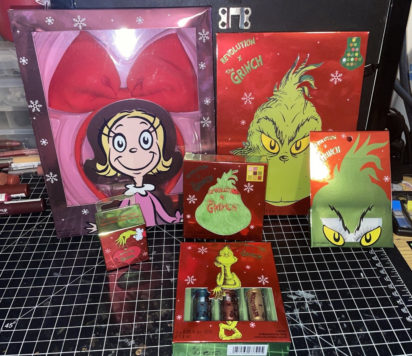 Revolution x The Grinch Makeup Lot Eyeshadow Liquid Set Lashes Sponge Gift Bow