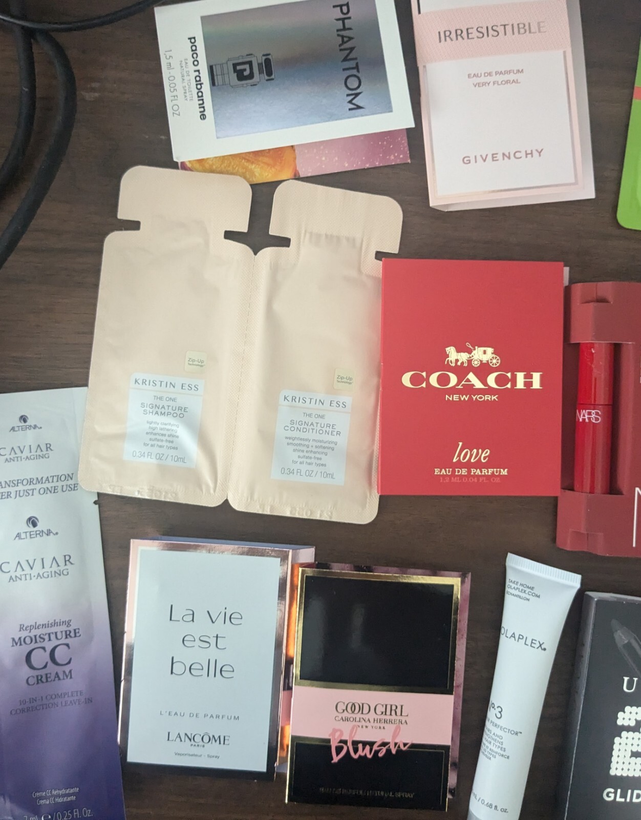 25-PIECE MAKEUP, PERFUM, AND SKINCARE ASSORTMENT WITH CUTE BAG