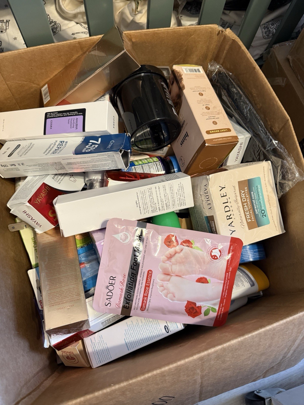Reseller Health & Beauty Lot 490 Piece Bundle
