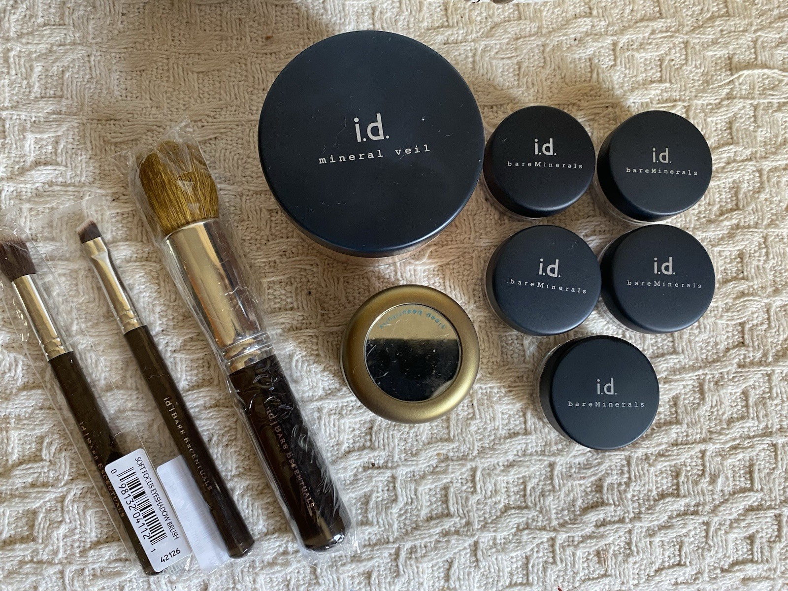 Bare Minerals By Bare Escentuals Makeup Lot w/ White Zip Case SEALED