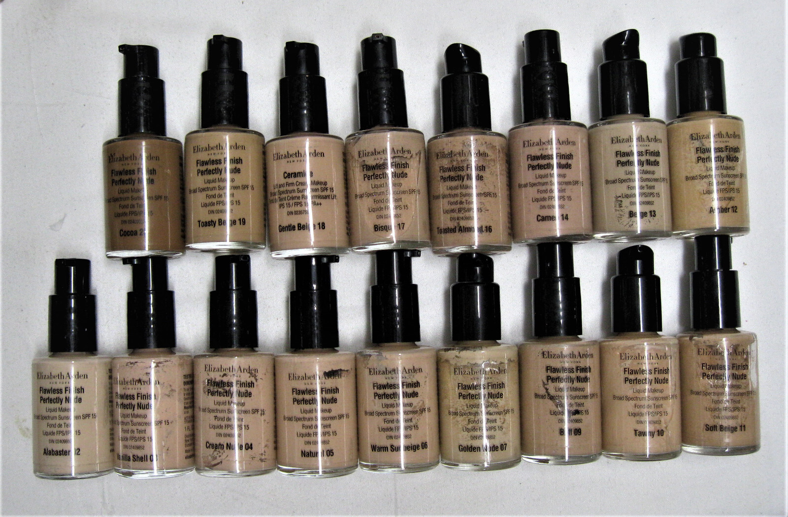 Elizabeth Arden Flawless finish Perfectly Nude Liquid Make-up SPF 15 (17 shades)