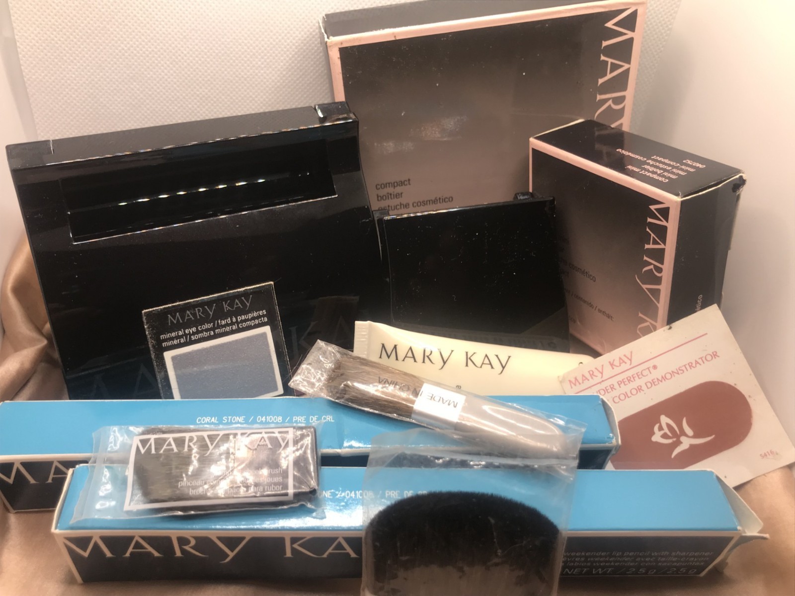 Mary Kay Compacts, Lip Pencil, Mini Brushes and Hand Cream Lot. 10 Pieces ~ New!