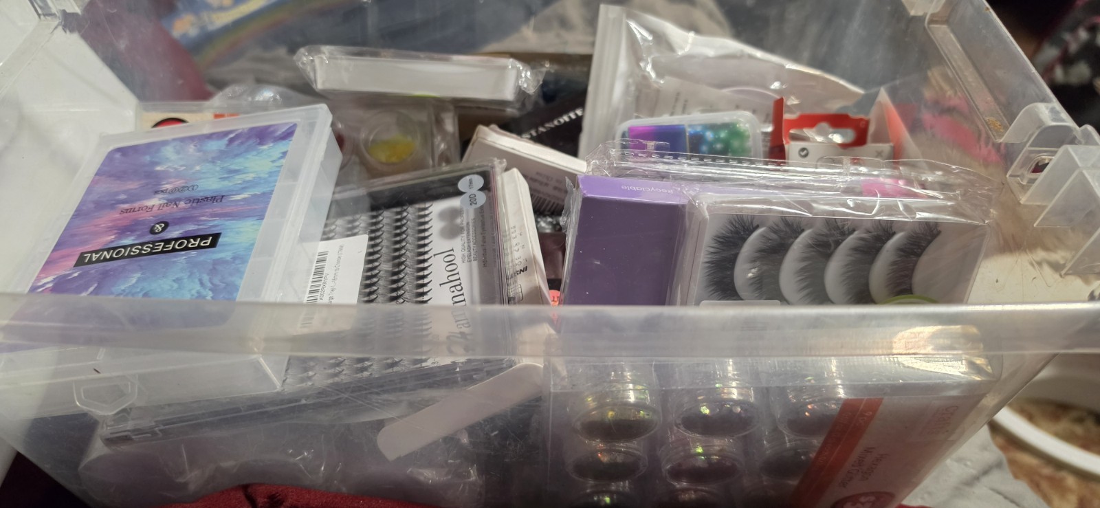 BEAUTY LASH AND NAIL MYSTERY BOX