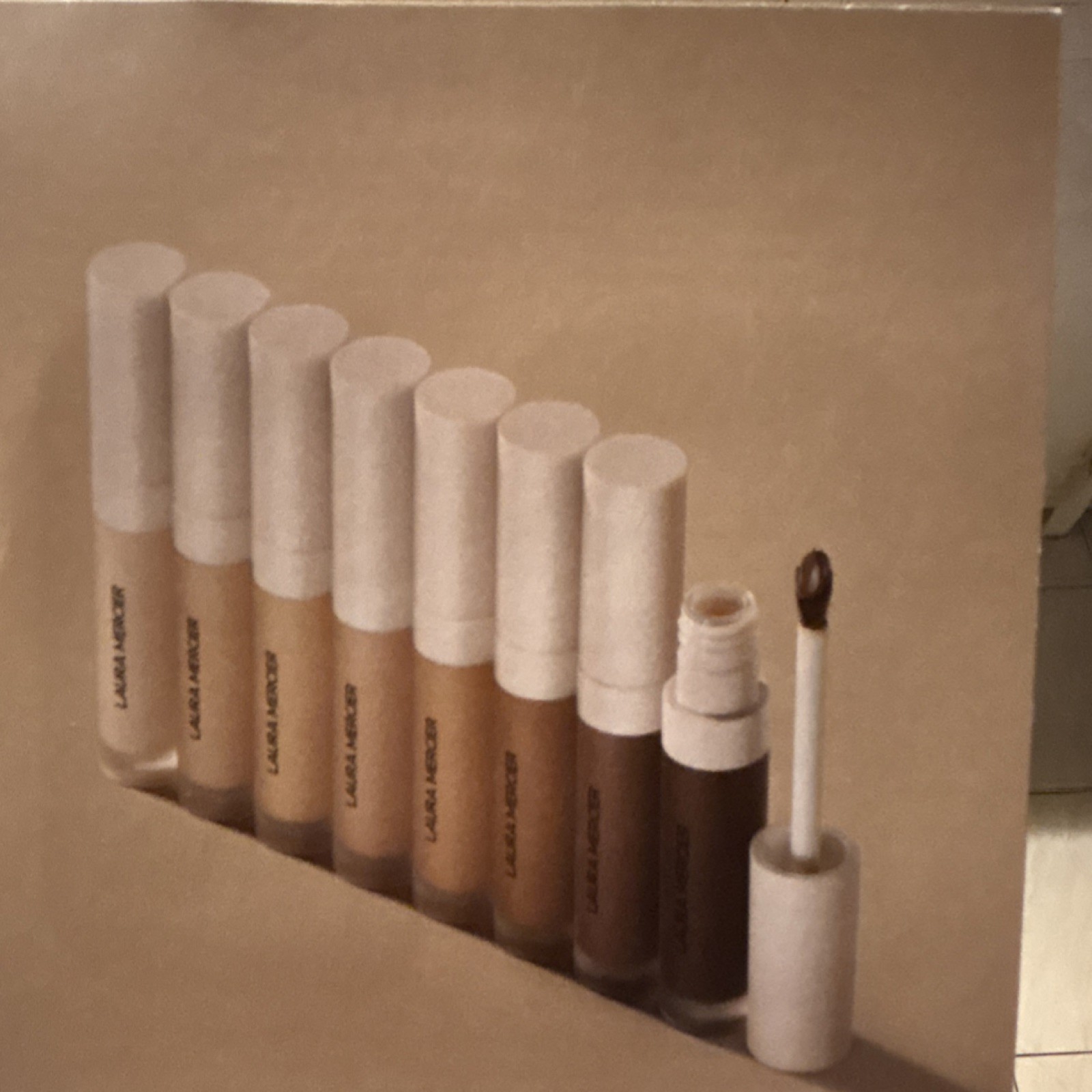 HUDA BEAUTY Setting Powder & Laura Mercier Concealer Waterproof Sample Set