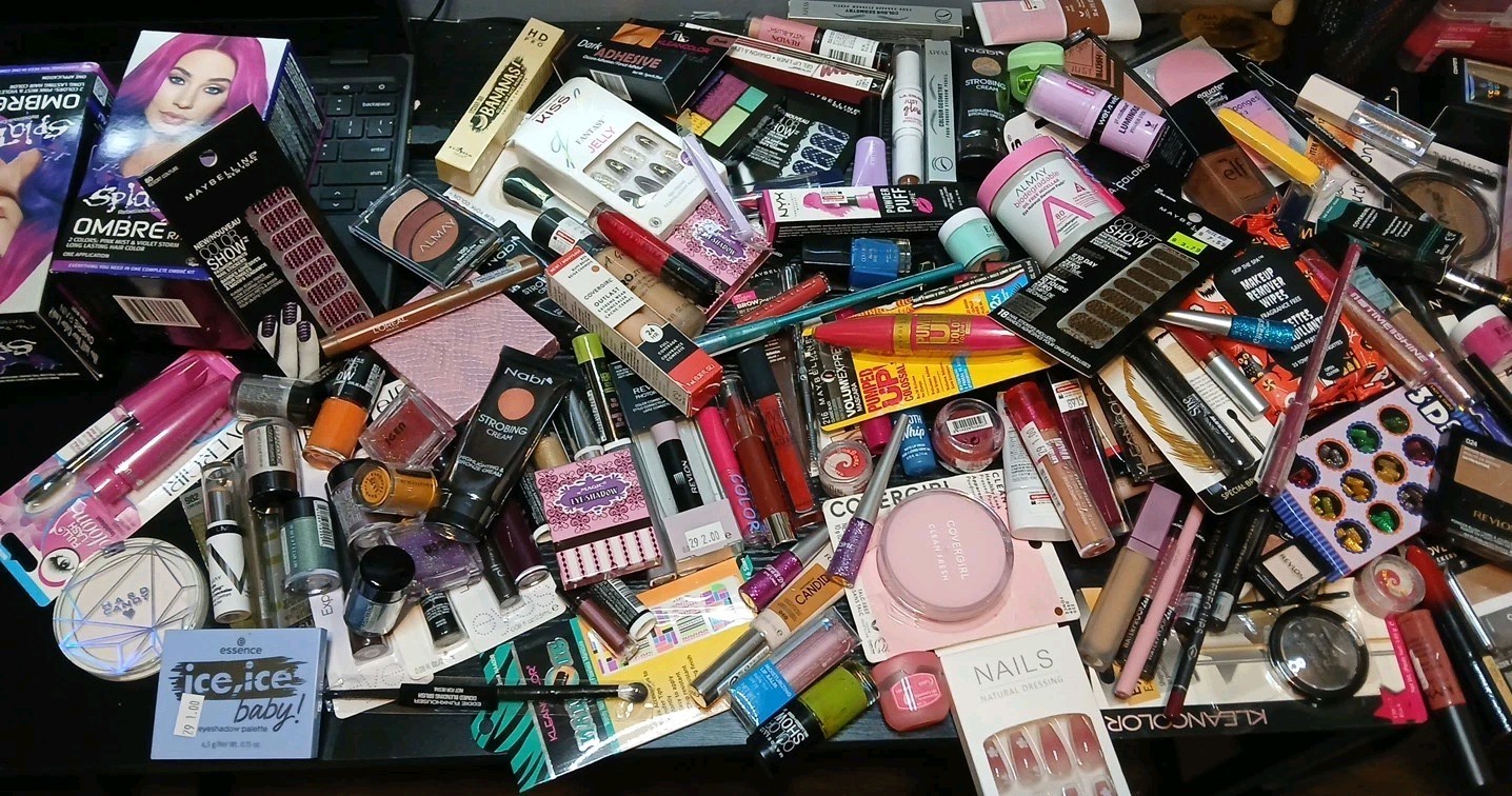15 Piece Mixed Brand Makeup Lot L: Covergirl Almay NYX Loreal Nabi Amuse – READ