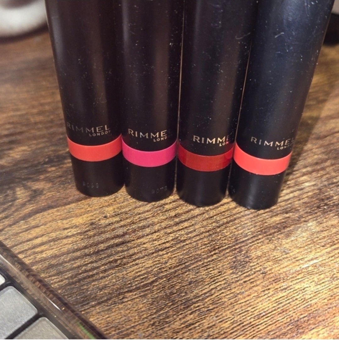 rimmel makeup lot 4 Lipsticks 1 eyeshadow Pallet 3 Highlighters