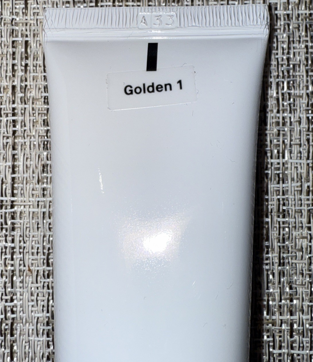 Bobbi Brown Vitamin Enriched Skin Tint SPF 15 Golden 1 1.7fl.oz /50ml NIB B15