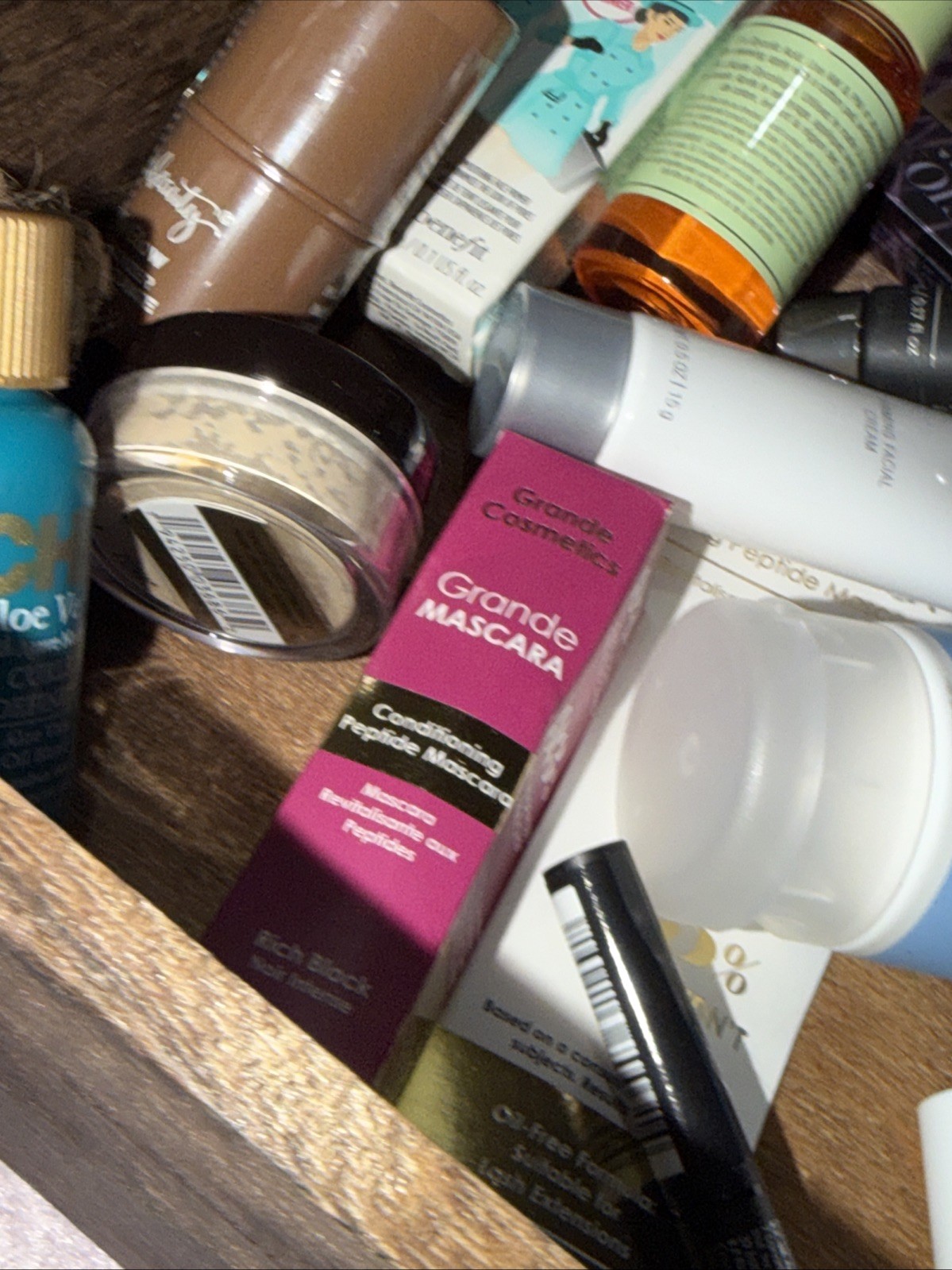 Lot of 30 Deluxe / Travel Size Hair, Skin Care, Makeup Beauty Product Samples AA