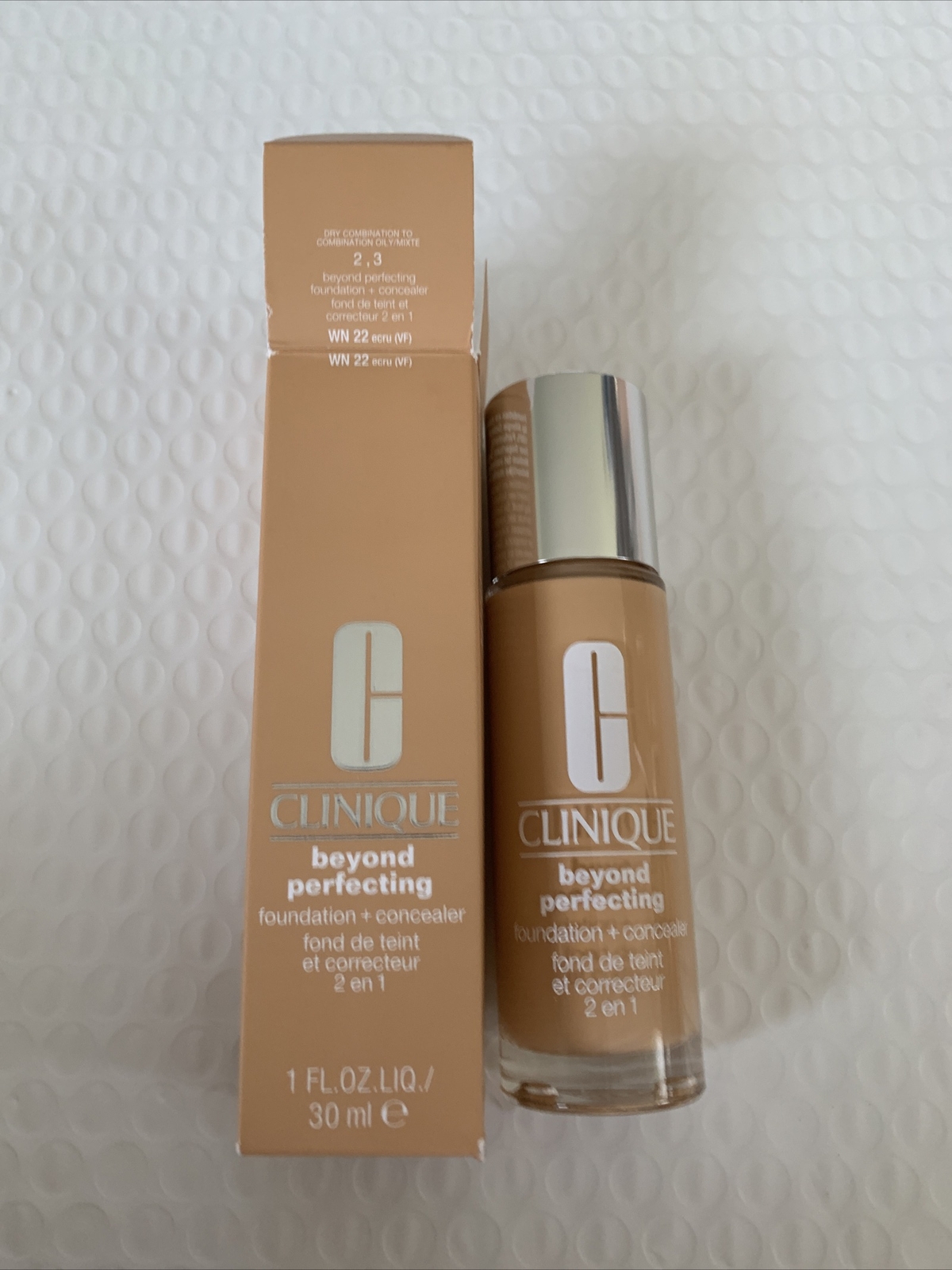 Clinique Beyond Perfecting Foundation+concealer (wn 22 Ecru) 1 oz/30ml