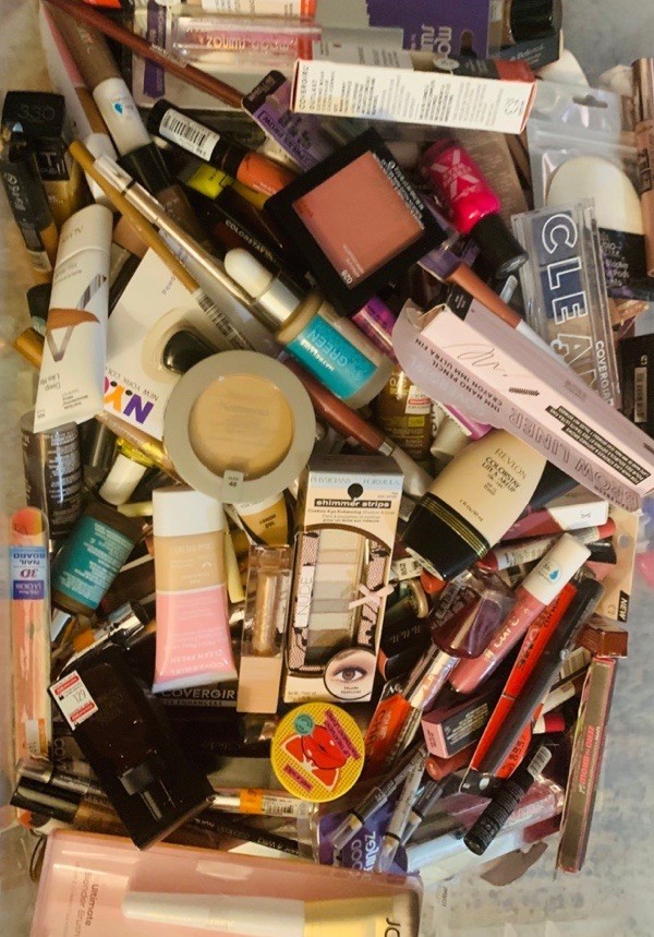 Mixed MAKEUP BEAUTY Bundle CoverGirl Revlon Lot of 100PCS *See Details Assorted