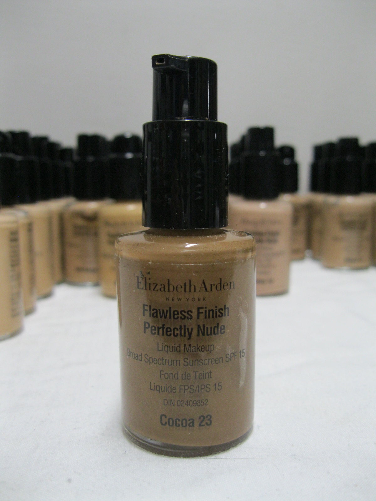 Elizabeth Arden Flawless finish Perfectly Nude Liquid Make-up SPF 15 (17 shades)