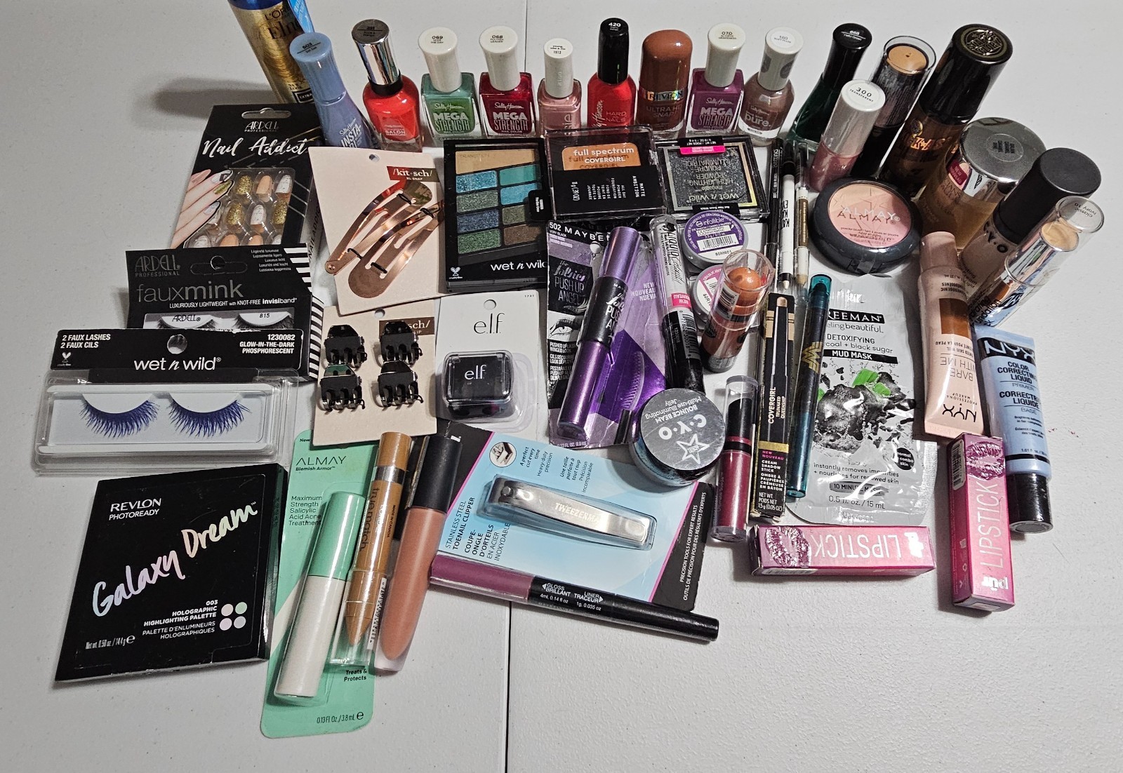 WHOLESALE LOT 50 PIECE ASSORTED NAME BRANDS COSMETICS-FAST SHIPPING!!