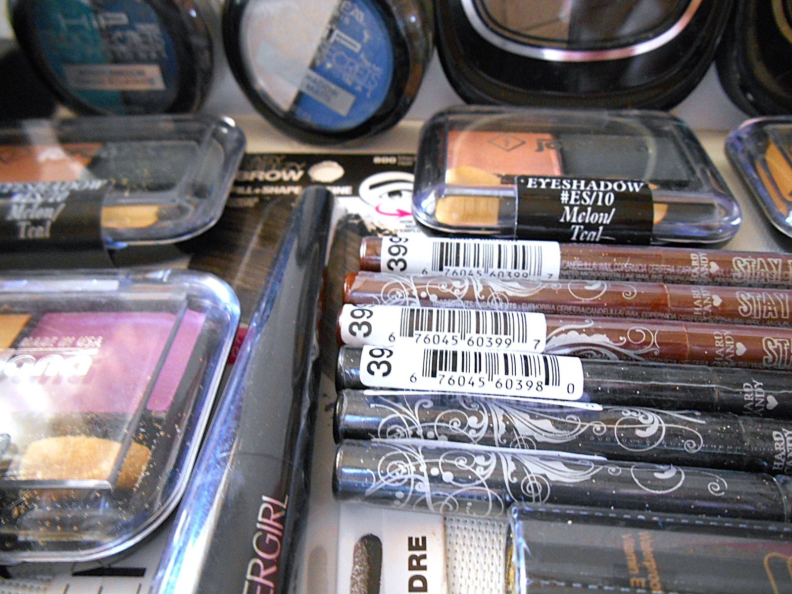 25 Full Size Piece Mixed Makeup Lot – Eyes