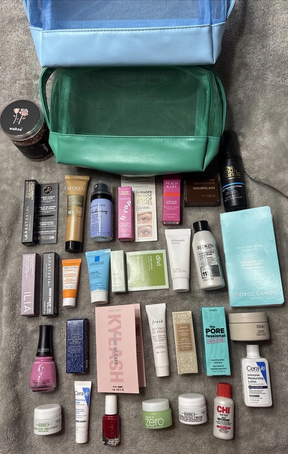 Lot 30 ULTA BEAUTY DELUXE Travel Mini Set Cream, Lotion, Make Up 2 Cosmetic Bags