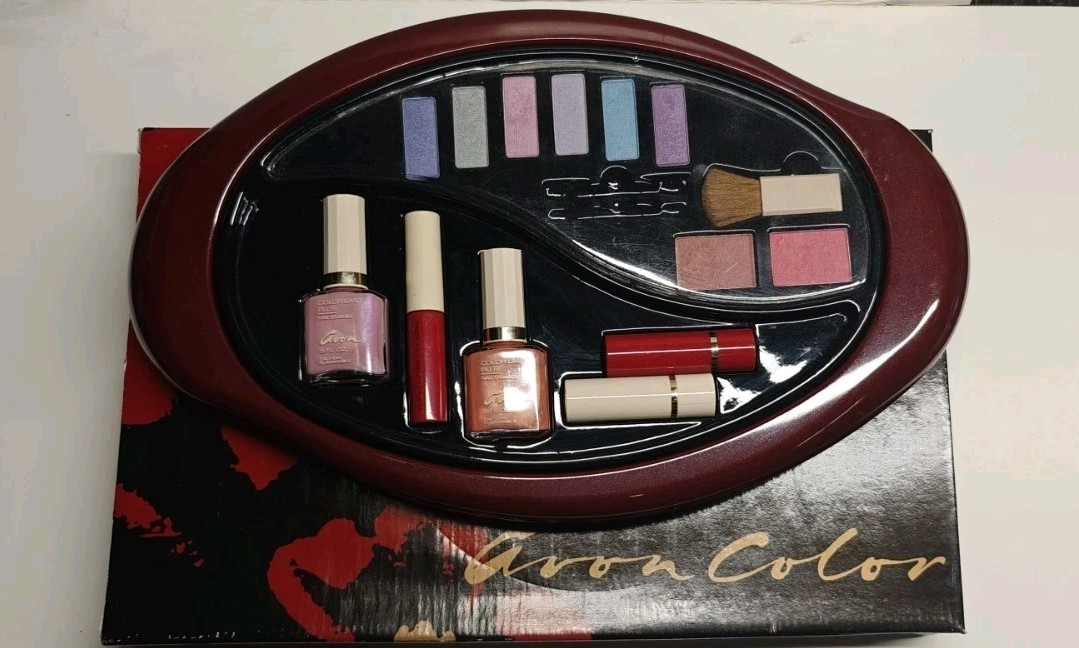 Vintage Avon Color Tray Of Beauty Cool Medium Rare Makeup Set