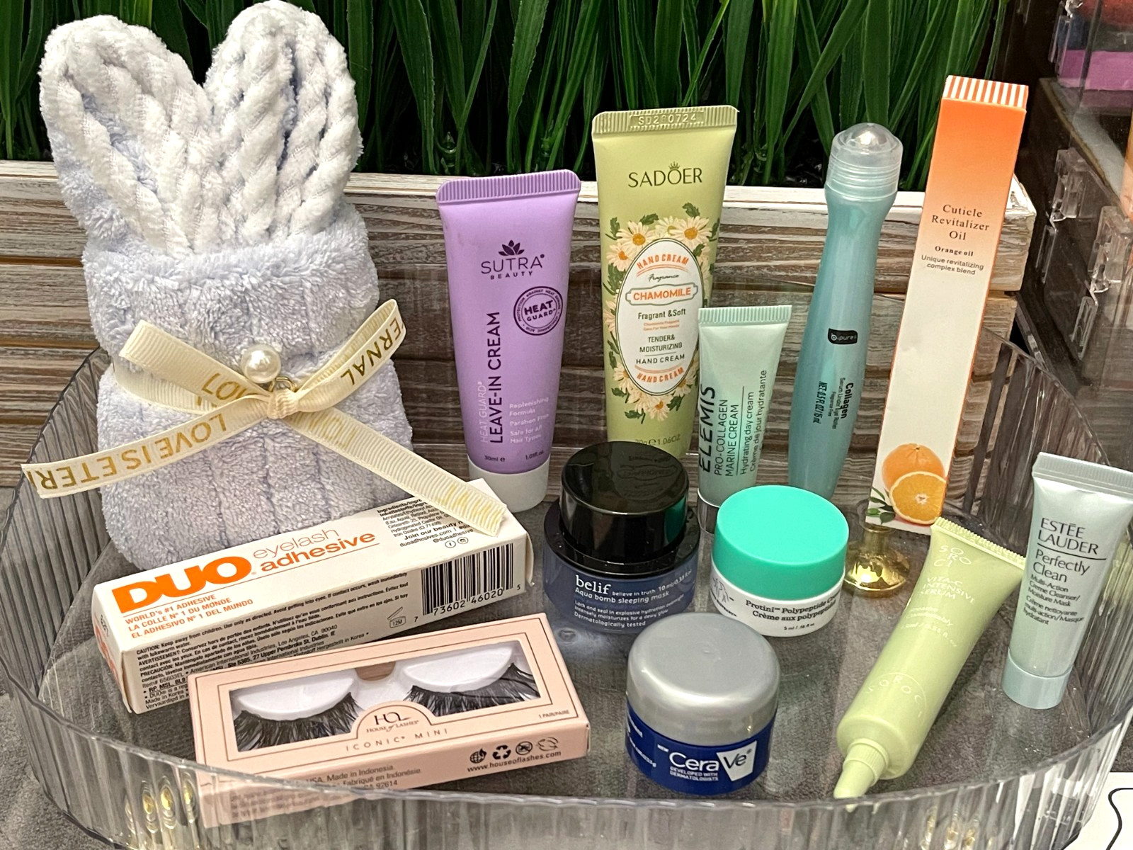 Large Beauty and Skincare Lot for Ladies-GREAT ITEMS! See All Pics/Read