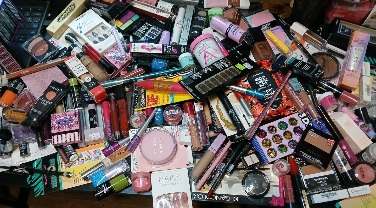 15 Piece Mixed Brand Makeup Lot L: Covergirl Almay NYX Loreal Nabi Amuse – READ