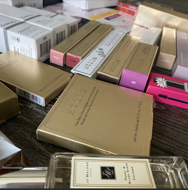 Beauty care make up lot ! Chanel STILA the Ordinary Estée Lauder lipgloss