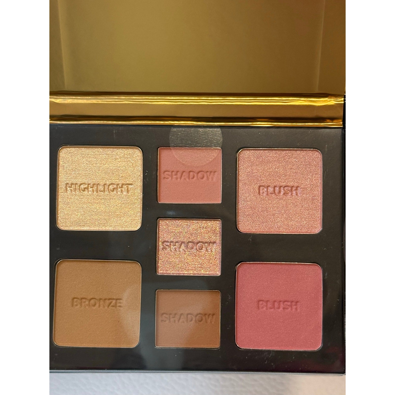 MILANI Volume 110 Light to Medium All Inclusive Eye, Cheek, & Face Palette -NEW