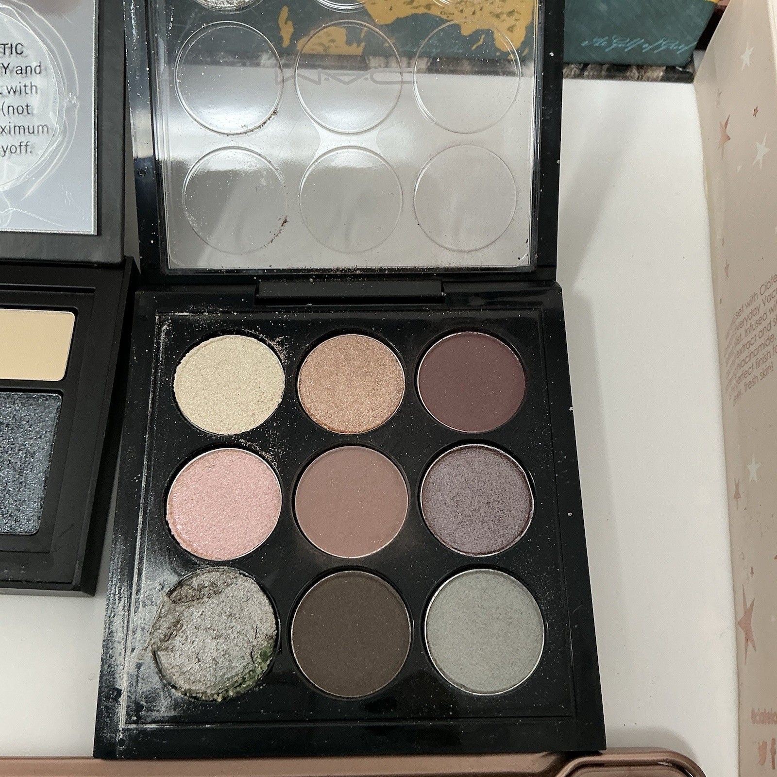 Premium Makeup Case Set Eyeshadow Palettes Kit Spray Jewelry Bundle