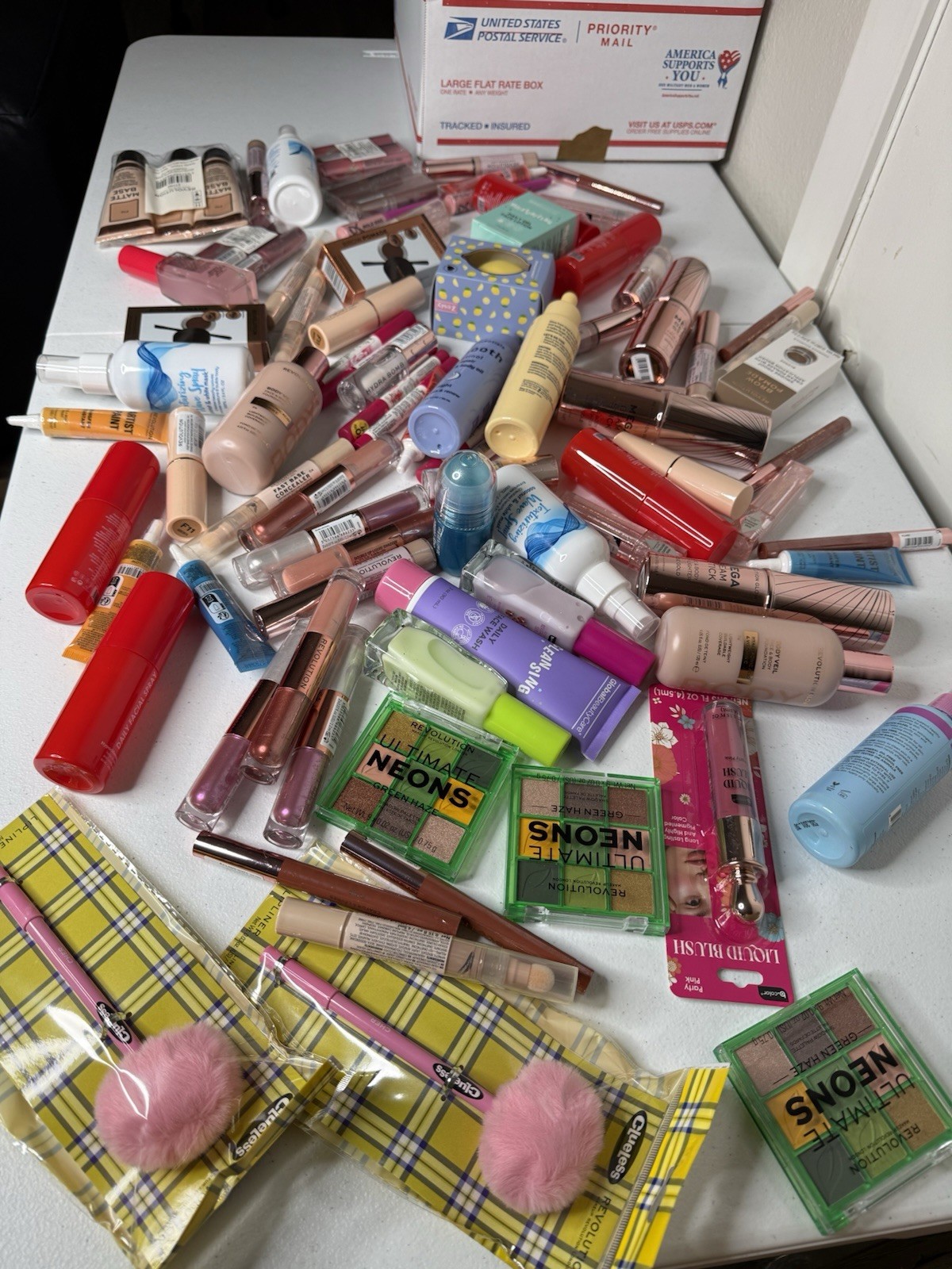 makeup box sorted (100) mixed box with 80% revolution makeup