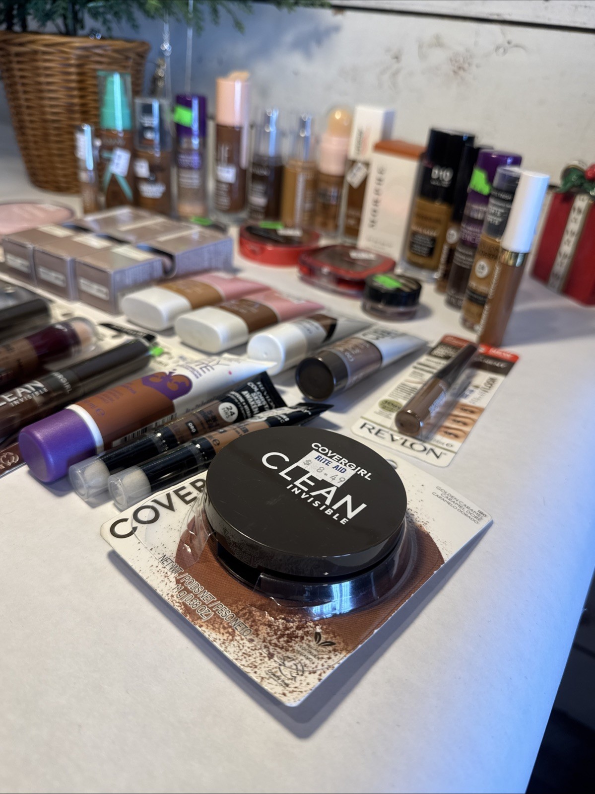 40 piece Wholesale Makeup Lot Covergirl L’OREAL Revlon Maybelline Almay & More!