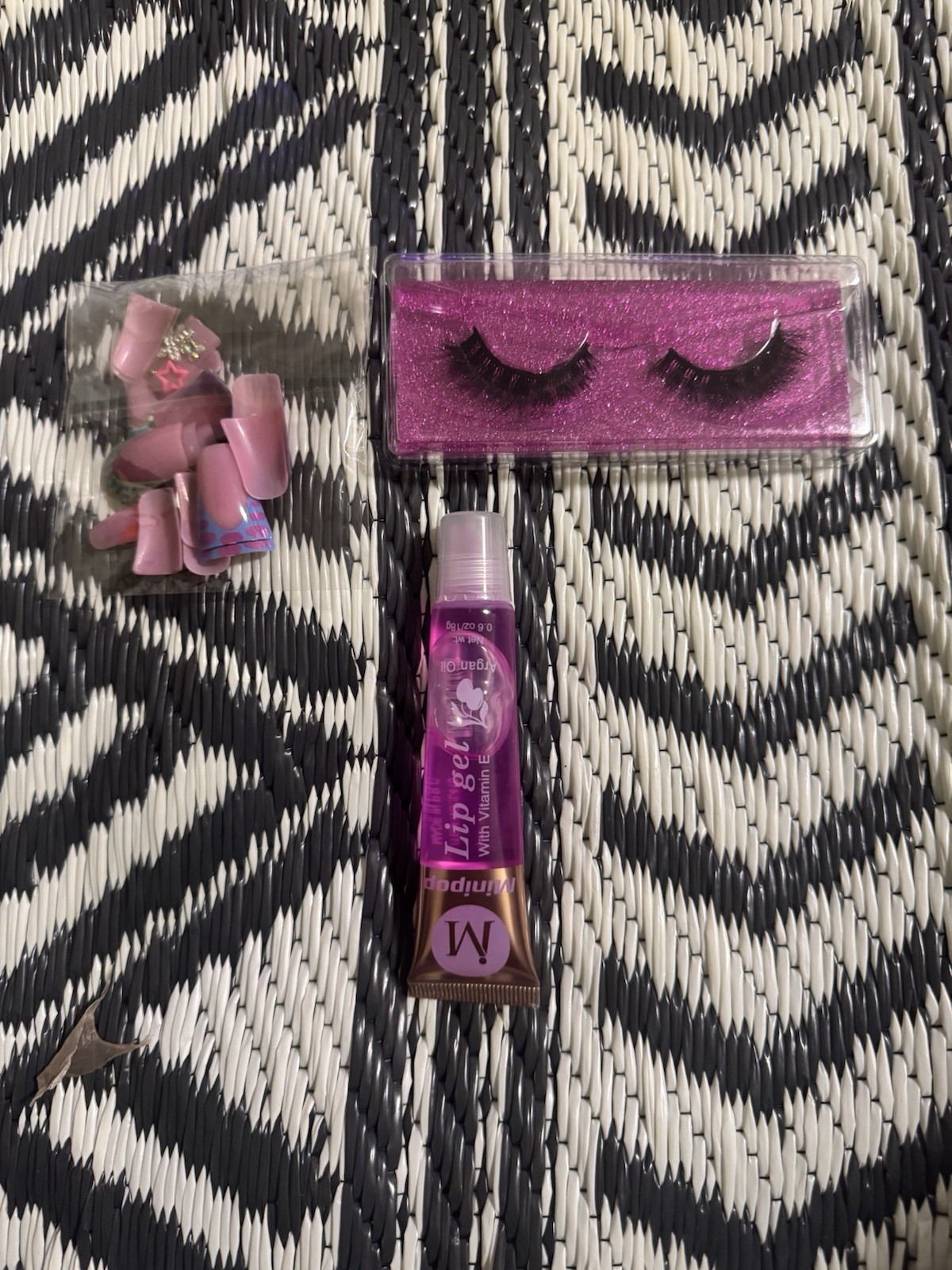 Minipop Full Size Makeup Mixed Lot Lip Gel, False Eyelashes, Press-On Nails