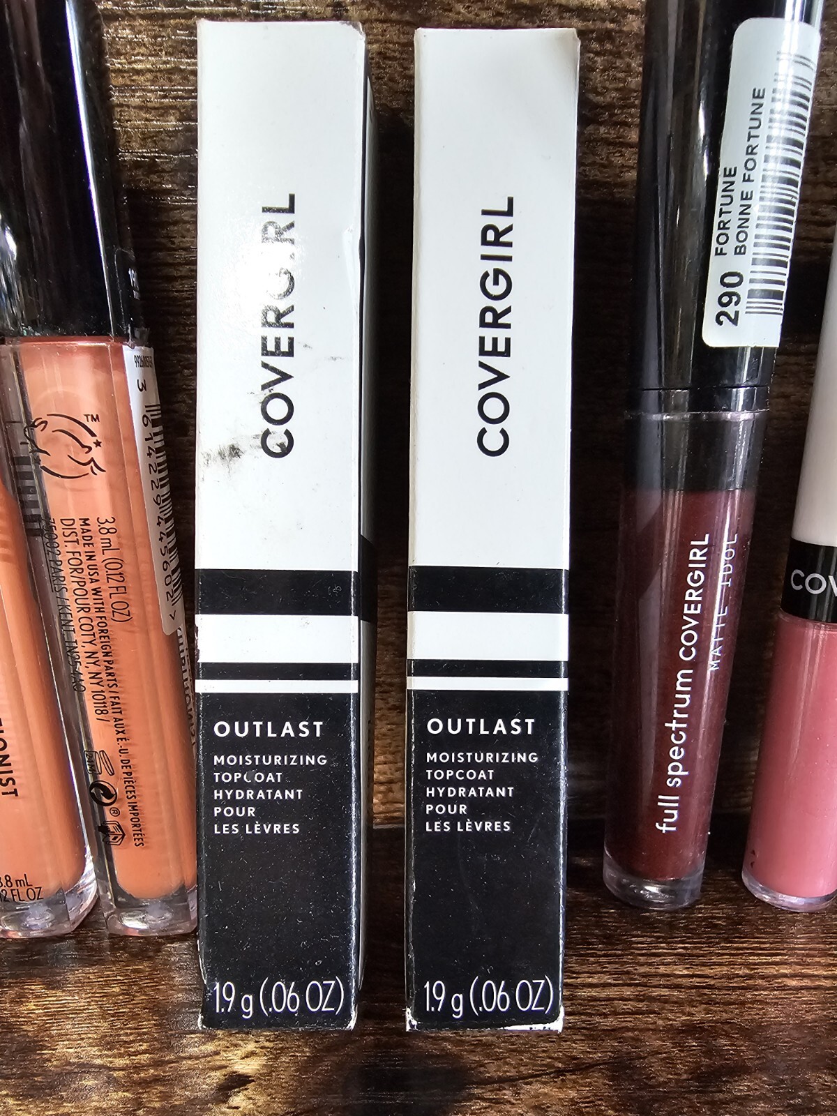 Covergirl Makeup- Lot of 17 Pieces Pressed Powder, Lipstick See Pics