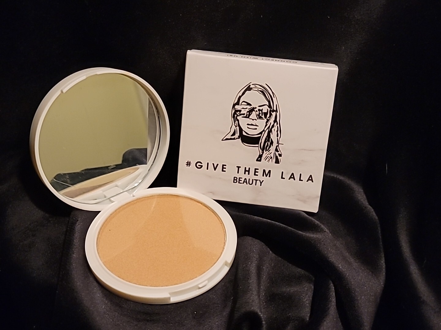 NIB Give Them Lala Beauty Showstopper Highlighter Glow and Eyeliner Black SEALED