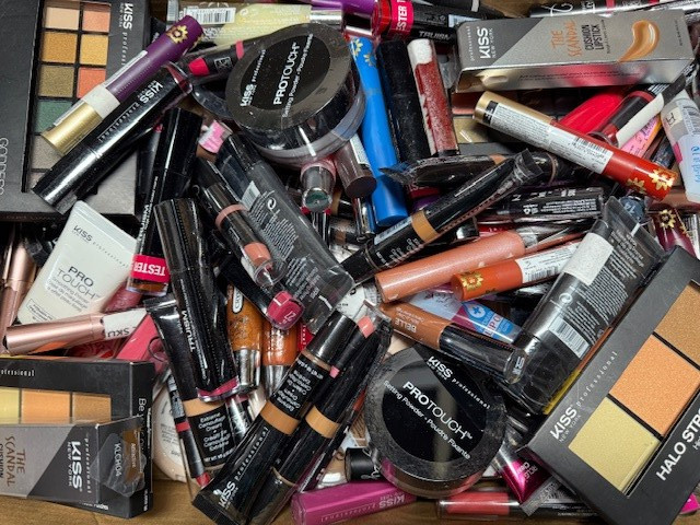 25 pieces! WHOLESALE Kiss NY Face, Lip & Eye Cosmetic lot grab bag of 25 pieces!